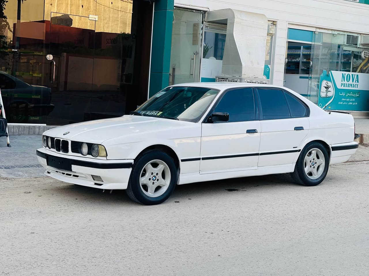 سەرەتا بەناوی خوای گەورە 
Bmw 525i  گێڕ حادی
مۆدیل ١٩٩١
سەیارەکە سەقف موسە 
دەحم و لێدراوی نیە 
ئاڕم ئیسناخ هەولێرە 
توند و تۆڵی و  تاقم وایەر  مەکینە و گێڕ  هەمووی بەشەرت
ئیفلۆ چوار فیشە 
سەیارەکە بێ موشکیلەیە و  بێ کێشەیە 
هەموو گیانی بەشەرت 
شوێن ڕانیە 
نرخ 28  گەڵاو معامەلە 
ئەدمین ♥️♥️
ژ.م؛*********** رانية, السليمانية
