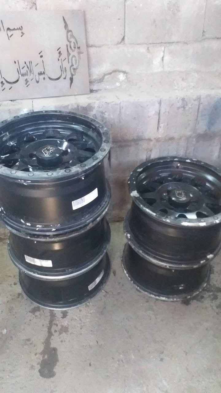 ويلات اوف رويد امريكي عدد٥ حجم١٧ للبيع ٦ستدات مال فورد ربتر***********
