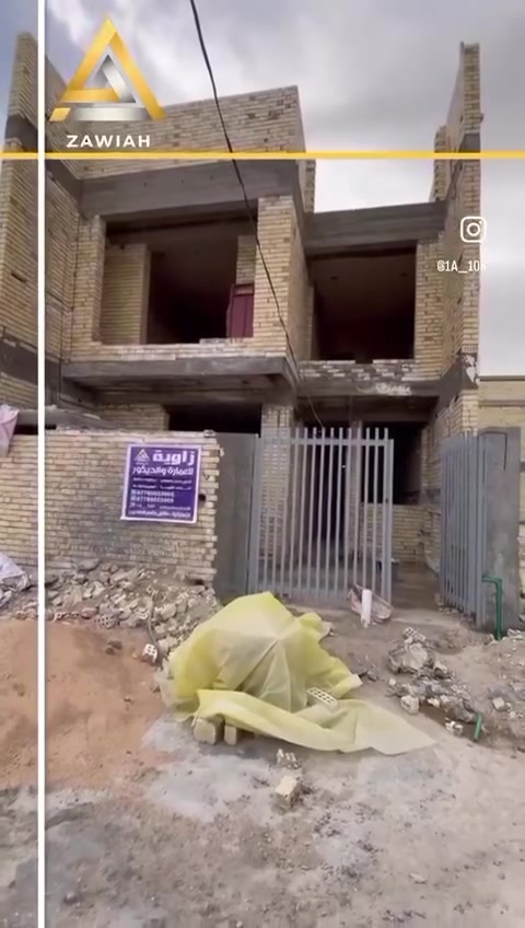 🏠🏗️((  استلم بيتك ب 450 الف دينار للمتر بس ))
🔴ملاحظة : لا نتعامل بالاقساط لطفا…

 " العرض الانشائي للبناء بسعر  450  الف دينار للمتر  
" (((تسليم مفتاح كامل    ))))
وفق المواصفات الانشائية التالية :-
1️⃣* تنظيف الموقع بالكامل مع فرش طبقة من الجلمود والسبيس للوصول الى المستوى   المطلوب وحدلها بصورة كامله مع رش الماء اثناء الحدل لتحقيق الصلابة الكامله للارض .
 2️⃣* رش الارض بالمبيد الحشري الجرثومي مع فرش طبقة من الناييلون الزراعي .
 3️⃣* تأسيس شبكة مجاري باستخدام بواري نوع امل الشريف 4 انج المصري .
 4️⃣* تسليح الجسور للرفت بالحديد الاوكراني او العراقي   FF   مع فرش حصيرتين شيش بابعاد 25*25 للحصيره حسب الاقطار 16ملم للجسور مع 12ملم للحصيرتين .
 * استخدام اتاري للجسور بمسافة 25 سم بينهم .
 5️⃣* صب الرفت بالاسمنت المقاوم للاملاح من شركة اعمدة الشموخ للكونكريت الجاهز خلطة      C35     و بارتفاع 40 سم للدواخل و20 سم للخوارج . 
 6️⃣* المباشرة بصب البتلو بارتفاع 15-20 سم باستخدام قوالب حديد خاصة وحسب المخططات المعتمدة للدار.
 7️⃣* البناء يكون بالطابوق الجمهوري من نوع محمد سالم او عنكوش او الربيع الخالي من الاملاح وبارتفاع 320 سم للطابق الارضي و310 للطابق الاول و300 للبيتونه .
 8️⃣* تسليح السقوف بالحديد الوكراني او العراقي   FF   بطريقة الحصيرتين المتخالفة بابعاد 25*25 مع عمل جسور مخفية بحسب المخططات الانشائية المعتمدة من قبل الشركة (تستخدم هذه المواصفات للطابق الاول والبيتونه) . 
* عمل رباط نازل للطابق الارضي بارتفاع 30 سم .
9️⃣* اطارات فريم حديد للشبابيك والابواب الالمنيوم .
1️⃣0️⃣* تجهيز وعمل شتايكر للسطح بكافة المراحل من طبقة فلانكوت وطبقة زفت ونايلون وفوم 3 سم والزميج النهري واخيرا الشتايكر 80*80 سم مع استخدام اعشاش الحماية على المرازيب . 
1️⃣1️⃣* اعمال اللبخ والنثر للستاره والبيتونة والمناور الخدمية مع لبخ سقل لجوانب الدار . 
1️⃣2️⃣* تأسيس شبكة ماء ثلاث خطوط للفضاءات الصحية من مطابخ وحمامات باستخدام بواري نوع سمارت هوم او الامل الشريف او براكتو الالماني يكون عمل الصحيات على نظام التعليق ( الدفن ) . 
1️⃣3️⃣* تأسيس خطوط تقطير وصواعد للسبالت دفن مع صاروخيات للحمامات والمطابخ .
*1️⃣4️⃣تأسيس شبكة كهربائية نوع بوري للسقوف والجدران باستخدام بوري نوع جبكو مع خطوط كامرات وستلايت وانترنيت . 
*استخدام فتنكات كهربائيه للنقاط والانارة نوع نيكسلايت او اوزن بضمان 20 سنه استبدال .
*تكون عدد النقاط الكهربائية 4 نقاط كهرباء للفضاء وتكون عدد الاناره 4 للفضاءات الصغيرة و6 للفضاءات الكبيرة .
*1️⃣5️⃣اعمال الجص والبورك للجدران الداخلية باستخدام مساطر كل 75سم وعلى ثلاث مراحل حيث المرحلة الاولى اعمال الشربت او الطرطشة باستخدام اسمنت مقاوم المرحلة الثانية عمل الجص للجدران والسقوف والمرحلة الثالثة عمل البياض باستخداام بورك المالج او الغزال .
*1️⃣6️⃣اعمال جبسن بورد ديكور للاستقبال مع غرف نوم عدد 2 .
*اعمال سقوف ثانوية للحمامات .
1️⃣7️⃣* اعمال تغليف الجدران للمناطق الصحية للحمامات والمطابخ بالسيراميك الهندي او الاسباني وبسعر اقصاه (12 $ )للمتر المربع الواحد .
1️⃣8️⃣- اعمال تطبيك الارضيات للدار :
* تطبيك الطابق الارضي بالمرمر التركي او العماني وبسعر اقصاه (18$)للمتر المرابع الواحد .
* تطبيك الطابق الاول مع البيتونه بالبورسلين الهندي او التركي بسعر اقصاه (14$) للمتر المربع الواحد . 
* تطبيك ازاره الجدران مرمر للطابق الارضي وبورسلين للطابق الاول مع البيتونه .
1️⃣9️⃣* تركيب بايات درج مرمر مع ازارة للدرج كامل .
2️⃣0️⃣- تجهيز ابواب للدار:
* ابواب داخلية نوع       HDF    للغرف لسعر اقصاه 250 الف دينار. 
* ابواب داخلية نوع      PVC     مقاومه للرطوبه للحمامات لسعر اقصاه 200 الف دينار 
* باب قاصة تركي لمدخل الصالة لسعر اقصاه 600 الف دينار. 
* 2️⃣1️⃣تجهيز وتركيب الاكسسوارات النهائيه للحمامات من غربي وشور والمغاسل مع الخلاطات و بسعر لا يتجاوز 300$ للحمام الواحد . 
2️⃣2️⃣* تجهيز وتركيب خزان ماء 1000 لتر مع سخان ماء 120 لتر مع تركيب مضخة ماء درجة اولى . 
2️⃣3️⃣- اعمال الحدادة : 
* تجهيز باب خارجية للكراج حسب النقشة المعتمدة بالتصميم . 
* تجهيز باب للسطح حديد . 
* تجهيز درج طوارئ بالسطح للصعود للبيتونة .
2️⃣4️⃣* اعمال تغليف الواجهة من الحجر او المرمر او البورسلين لسعر اقصاه 20$ للمتر المربع وحسب التصميم المتفق عليه مع صاحب الدار. 
* تكون نسبة التغليف للواجهه بنسبة 75% حجر او مرمر او بورسلين و25% لبخ مع طلس مع صبغ .
2️⃣5️⃣- اعمال الالمنيوم :
*شبابيك المنيوم سلايد مقطع عريض دبل كلاس للواجهه ومفرد للشبابيك الداخلية مع مانع الذباب . 
* محجر المنيوم للسلم كامل شرايط مربعات مع دنك مربعة . 
* 2️⃣6️⃣صبغ الدار بالكامل لون ابيض او اوفوايت حسب اختيار صاحب االدار نوع ناشيونال او ديلوكس او جوتن .  

علماً الذرعه تعاونيه والستاره مجانيه والمناور مجانيه والكراج مجاني المواصفات تثبت بالعقد .
العمل داخل بغداد  عن العمل المساحات ١٠٠ م فما فوق .
( ملاحظه العمل نقداً فقط ) 
شركة زاوية للعمارة والديكور 
نبني الرفاهيه والمتانه .
بغداد - زعفرانيه مجاور الاسعاف الفوري 
***********
***********
