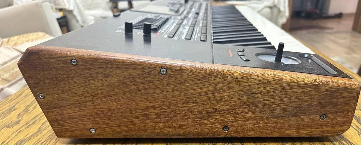 Korg pa 4x mg 1
للبيع مع برنامجي الخاص
مع جوانب خشبيه عمل يدوي 
السعر 21 وبي مجال


**إذا كنت صاحب هذا الإعلان وتريد حذفه لأي سبب، رجاءا أرسل رسالة إلى الدعم الفني**