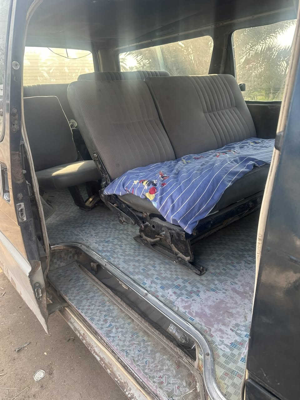 سلام عليكم سياره بسته موديل 94 حلوه ونضيفه مثل مشوف بصوره سنويه ضايعه بس راعيها موجود سعر 20 وبيها مجال الستفسار اتصل ع الرقم ***********
