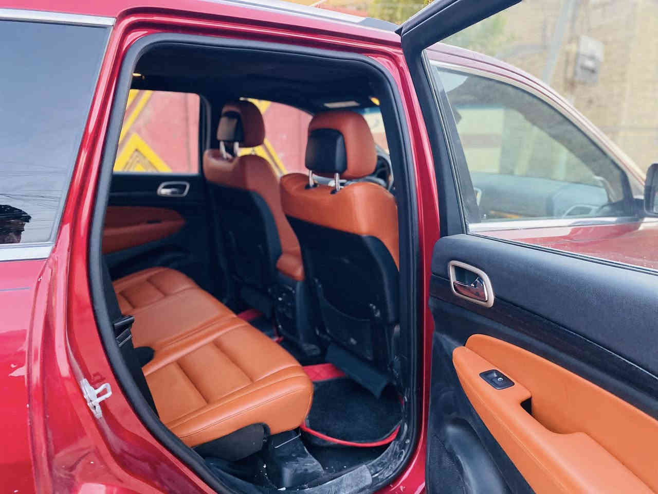 السلام عليكم 
جيب لاريدو 15 معلاية 22 
محرك3600
فتحة بالقمارة
كشنات  جلد قرميدي
تخم تاير جديد
سنوية بأسمي
شاشة جبيرة
السعر 195$ وبيه مجال بسيط
مكاني ناصرية
***********
