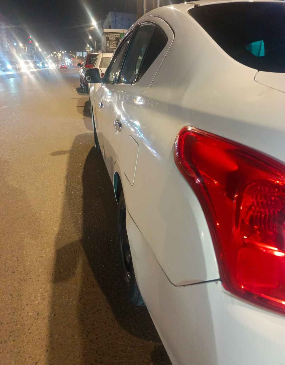 نيسان صني مديل٢٠١٧ سنويه منتهيه بدي مامكفول بيها بارد سعرها ٨٥ بيها مجال حداديه جديده تايرات جدد لايت ثلجي سياره حلوة ونضيفه  عنوان بصره بريهه للبيع هذا رقمي *********** البصرة, العراق
