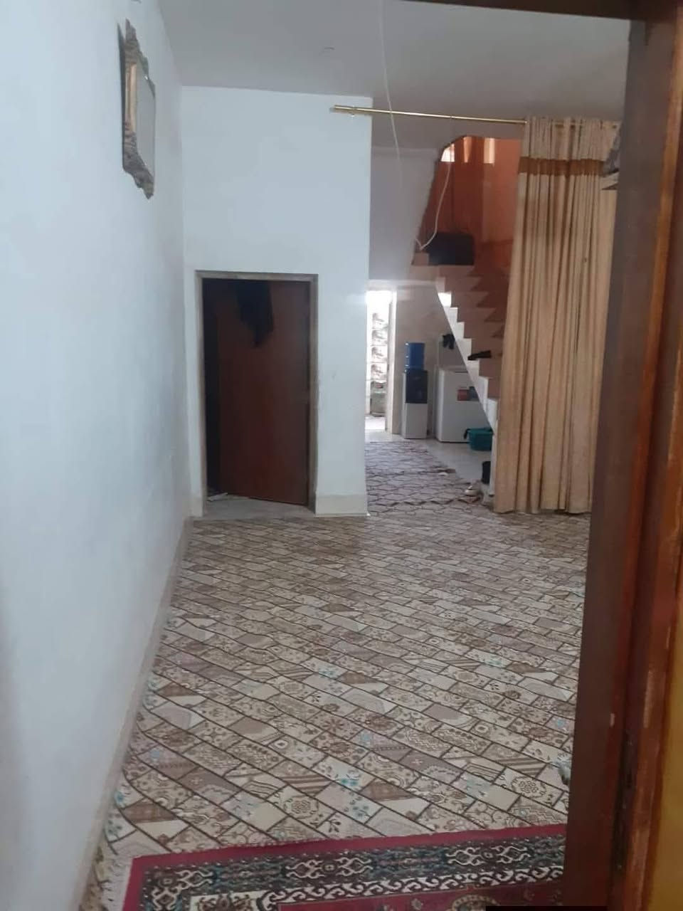 بيت للبيع في جزيرة البذياب قرب جامع الاحسان 3 غرف ديوان هول مطابخ 2  داخلي وخارجي حمامات داخل وخارج  الاستفسار على هاذا ارقم *********** واتساب طابو زراعي ٢٥ المساحه ٩٠٠
