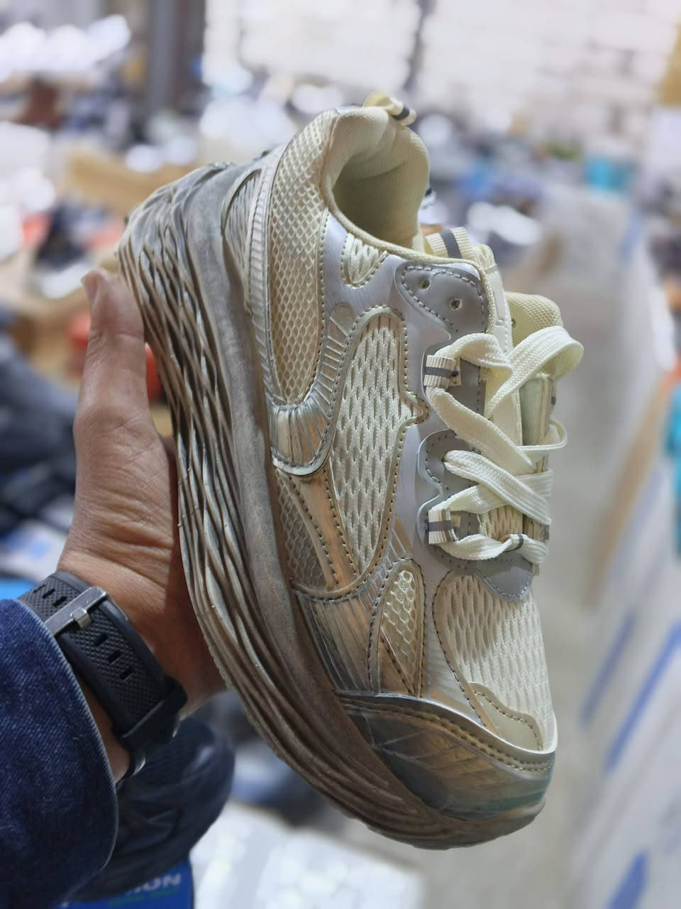 الكارتون 15 قطعه
سعر القطعه 10 الاف 
يوجد توصيل 🚖 
للحجز واتساب ☎️ 
***********
