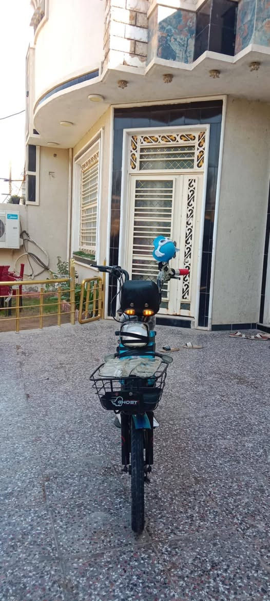 سلام عليكم دراجه شحن لبيع دراجه كلش حلوه دراجه جديده سعر 80قفل مكان حله حي عسكري شارع 80 رقم ***********
