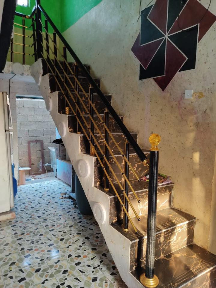 السلام عليكم بيت للبيع بدوانم مساحته 250 بي خمس غرف نوم مع صالة واستقبال ومطبخ بيت جاهز من كلشي مي سيح كهرباء 4خطوط ***********
