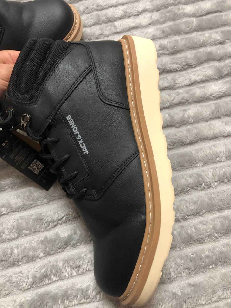 حذاء جلد لون اسود ماركة JACK & JONES غير مستخدم قياس 43 / 42 🔽 للاستفسار تواصل خاص


**إذا كنت صاحب هذا الإعلان وتريد حذفه لأي سبب، رجاءا أرسل رسالة إلى الدعم الفني**