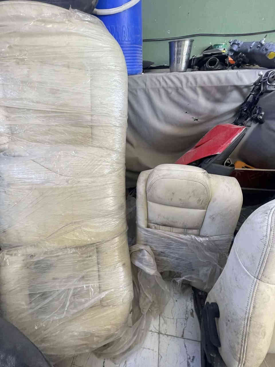 سلام عليكم تخم كشنات مال ٢٠١٠
جدد مال حاويه للبيع او شراي يتصل وانا خادم المكان ديوانيه عفك ***********
