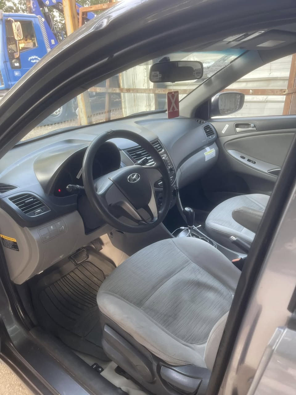 السلام عليكم 
اكسنت امريكي 2016 
محرك 1600
ضربته جنطه جاملغ خلفي 
والباب بيه بارد
ماشيه 70.000 ميل
السعر 94$

***********
