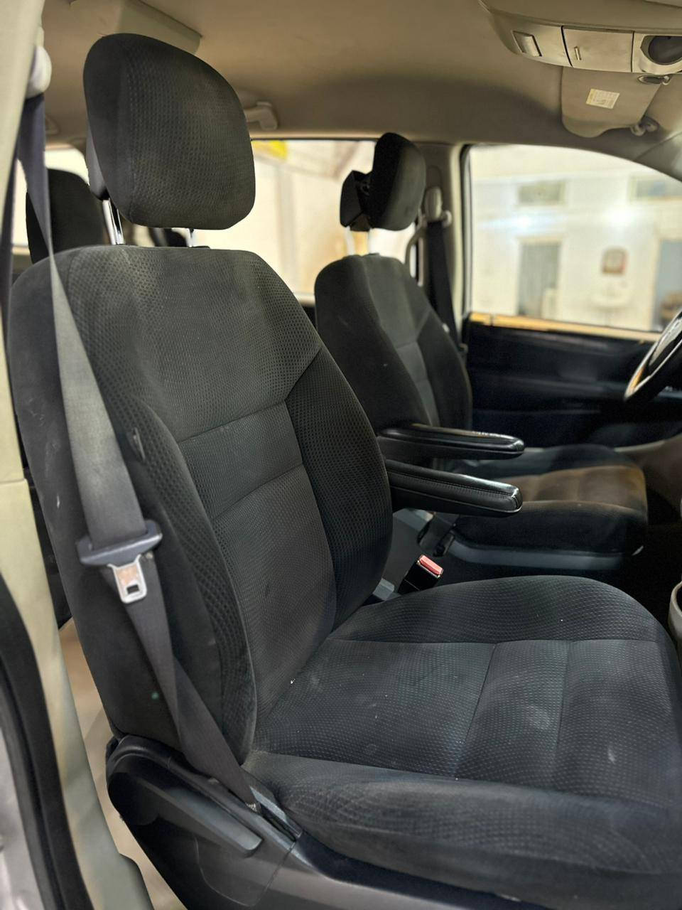 السلام عليكم
دوج كرنفال موديل2017 
رقم بغداد بأسمي
هزه وسنويه محدثه 
ابواب ميكانيكي
3 قطع تبريد 
سياره كفاله عامه من  التكم والشاصي عدا كدمات بالقماره حادث امريكا 
غير متواجد على الفيسبوك 
السعر 140مبايل***********
