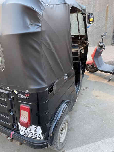 سلام عليكم تكتك ١٨ رقم وسنويه بسمي لغد واحد ومعمر باقي كلشي ما بيهة ولا قطره صبغ مكاني بغداد الدورة سعر ٤ و ٨٠٠ بيهة مجال حك جيه بس ما متواجد فيس بس تصال 
***********
