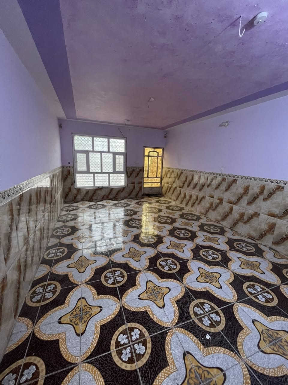 بيت للايجار /المساحه /200 م طابقين /الموقع /حله /شارع 80 جهه كربلاء -خلف جامع الرحمن
السعر /400 قفل /

يتكون الدار من :مطبخ -صاله -كلدور -4غرف نوم -مجمع صحيات -حديقه 

للاستفساراكثر عقارات اضواء المدينة ☎️***********

باداره سيد حسين ))
