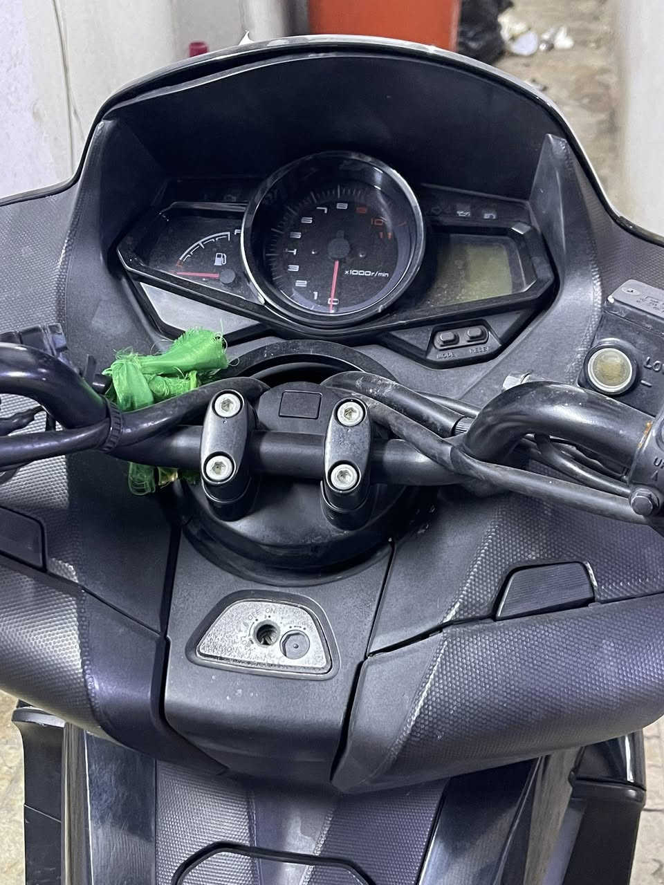 دراجة فاز نظيفة جداً، جديدة بمعنى الكلمة ✨
استخدام خفيف، مكفولة من كلشي ✔️  

صارلها أقل من 4 أشهر طالعة من الرمبة  

💰 السعر: 14 ونص (قابل للتفاوض البسيط)  

💵اخذتة: 18 ورق  

📍 الموقع: بغداد – الكرخ  

📞 الرقم: ***********  

⚡ الدراجة جاهزة وما تحتاج أي صرف، فحص على كيف
