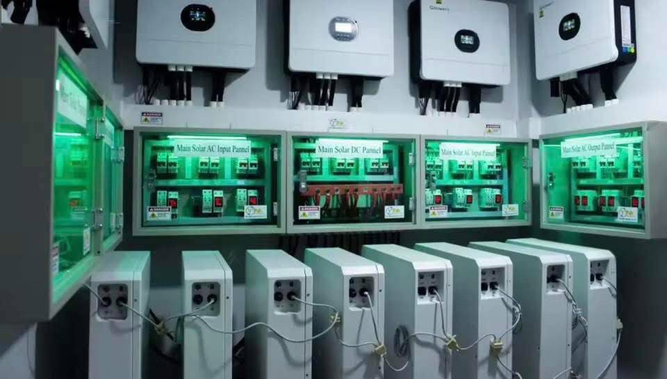 ⚡️ عرض خاص على منظومة الطاقة الشمسية ⚡️
منظومة طاقة شمسية متكاملة لتوفير الكهرباء على مدار اليوم
✅ تشغيل نهاري بقدرة 20 أمبير – تشغيل ليلي بقدرة 10 أمبير
💰 السعر: 7,000,000 دينار فقط
المواصفات الفنية للمنظومة:

الألواح الشمسية:
  – العدد: 10 ألواح
  – القدرة: 640 واط لكل لوح
  – النوع: LONGi Hi-MO 10
  – الضمان: 10 سنوات

الإنفيرتر (Inverter):
  – القدرة: 6 كيلو واط
  – النوع: GROWATT (بمدخلين)
  – الضمان: سنة واحدة

البطارية:
  – النوع: ليثيوم
  – السعة: 16 كيلو واط
  – العمر الافتراضي: 8000 دورة شحن/تفريغ

للحجز والاستفسار:
م. حقي الحسيني
📞 ***********

احصل على طاقة نظيفة، اقتصادية، وموثوقة بأفضل سعر في السوق!
