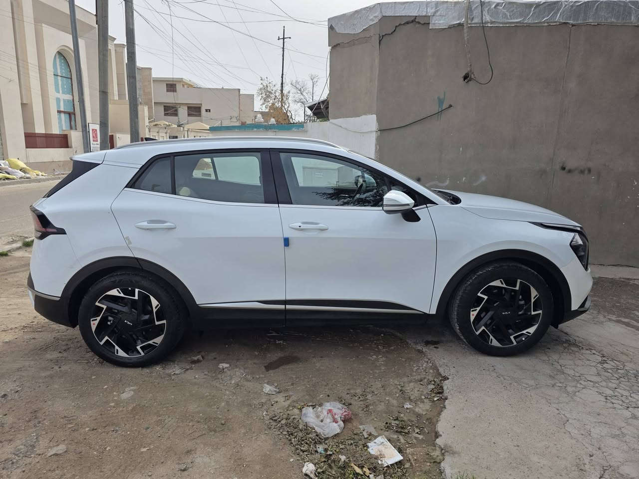 للبيع كيا سبورتج  خليجي
موديل ٢٠٢٣ ماشية ٣١٦٠٠ كم 
بيها بارد موضح بالصورة على كد ثلاث أصابع 
السعر ٢١٨٠٠$
***********
