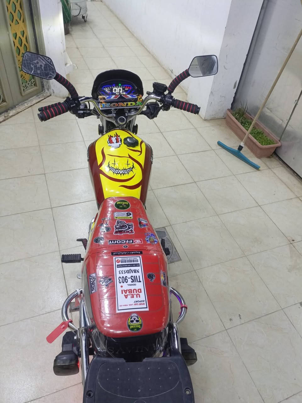 ياالله سلام عليكم اخوتي دراجه سيفان محرك150موديل 2024 بيه منفيس فقط دراجه فول ريمود تشغيل عن بعد وتشغيل بصمه ودراجه مرتبه عل ٱڅڑ م̷ـــِْن كلشي ماتحط ربع عليه ونضافه فول زيرو بعده وكفاله عامه وتجي تفحص وين ماتريد مصارلها هواي من نشدت تاخذه جنيه تنساها للبيع او مراوس سعر 850وبيه مجال والموشراي فدوه اروحله لايعلق ويكسر بسعره مكاني 5كيلو للستفسار ***********
