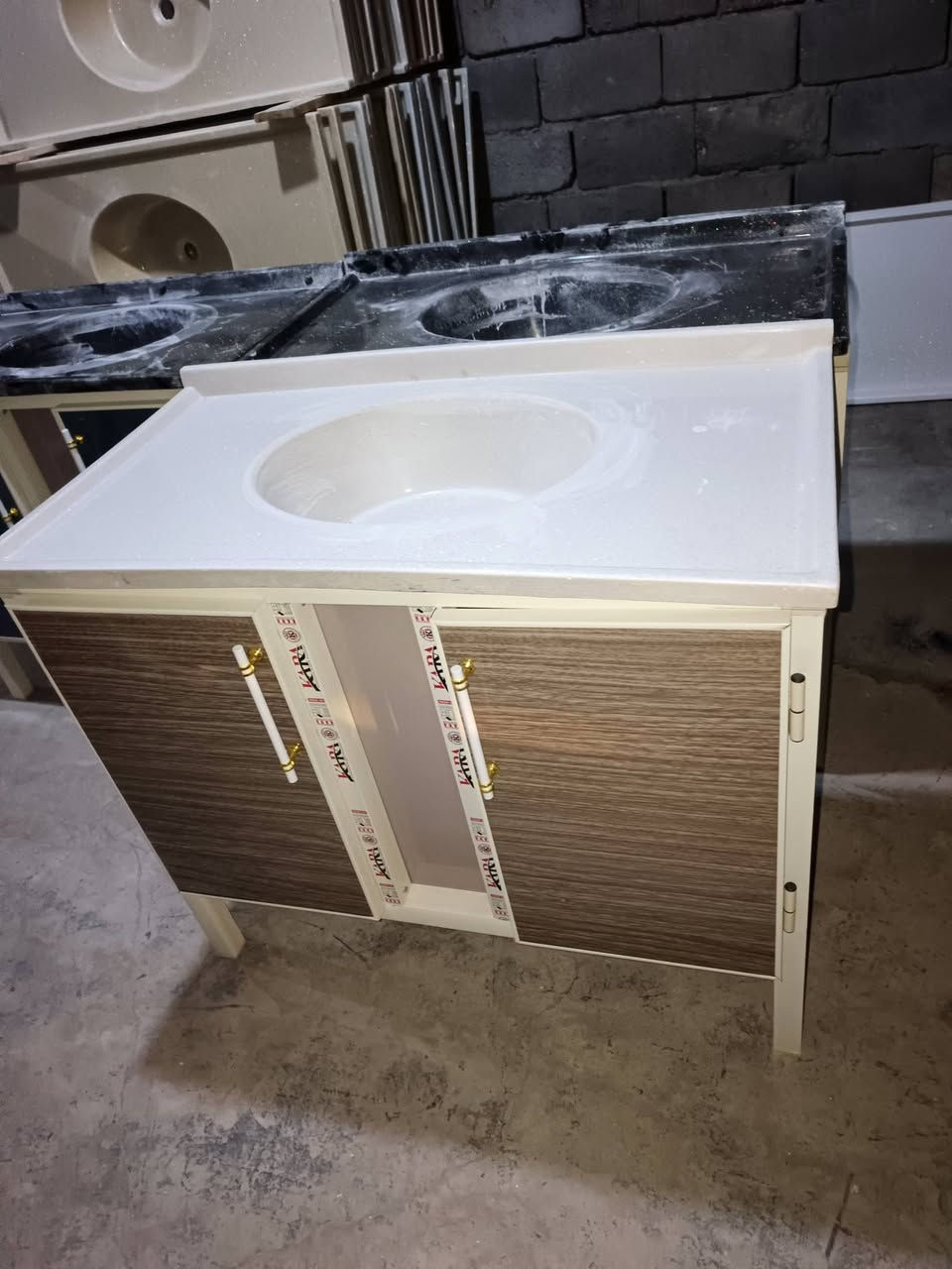 سنك مرمر ثقيل درجه اولى داخل بنل ليسه بليت خفيف كميه جدا محدوده بنسب الأسعار احجز المباشر سعر بلاش ١١٥ عنوان بصره *********** سارع على الحجز يوصلك شرط الفحص درجه اولى
