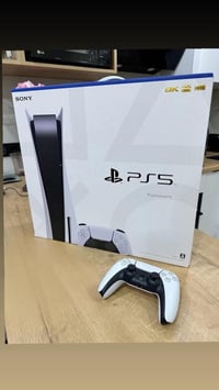 متاح بلي ستيشن 5 فات  نضيف جدا كامل ملحقات 2 جوستك اصلي ابيض مع جوستك ...