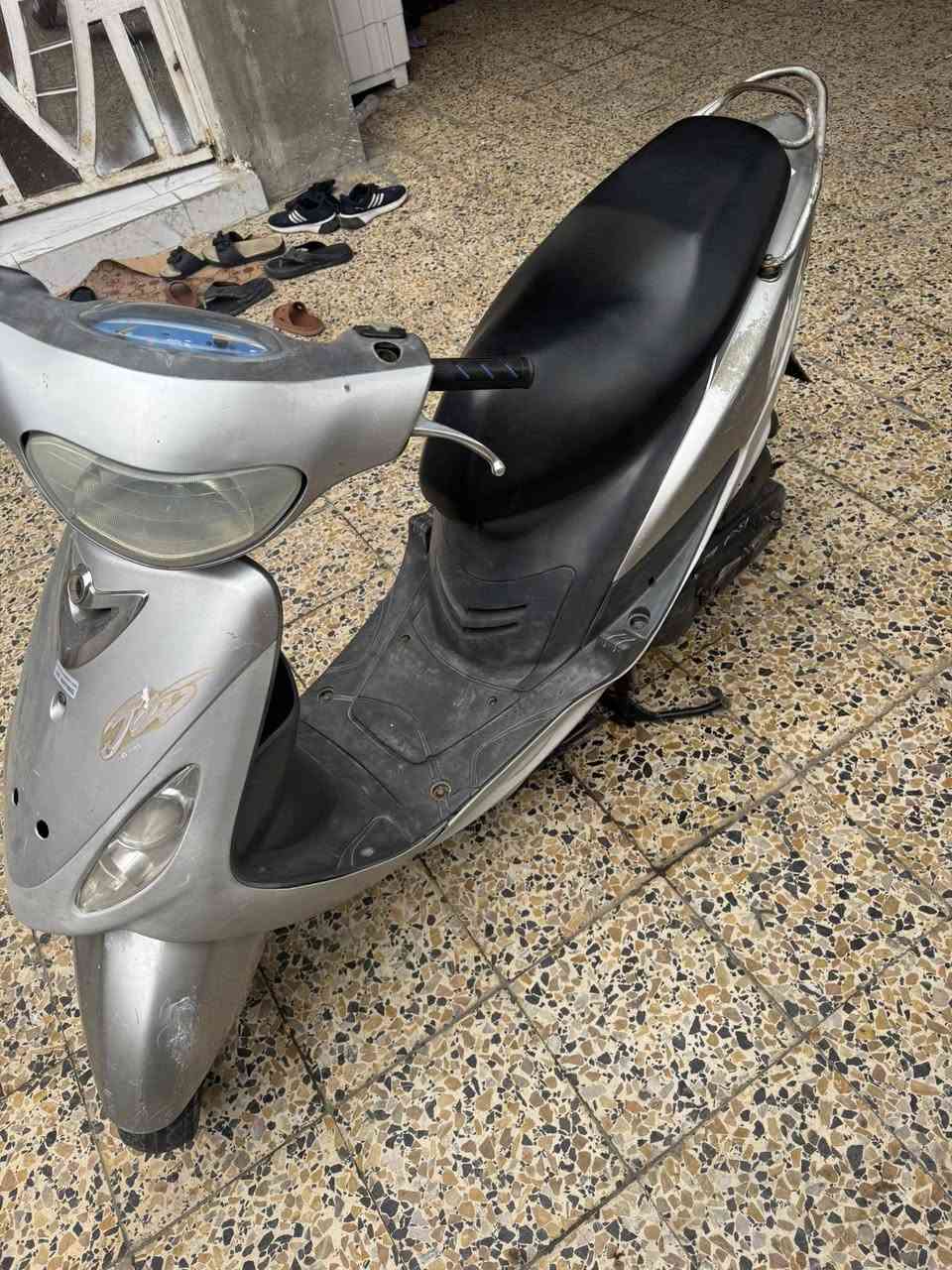 دراجه ماكس قجمه مال باله ملحه 
بلاديه49كلشي شغال 
سلف هندر شاير هورن كلشي جاهزه ما مفتوحه
شراي ينتصل ويدلل
مكاني حيانيه يم معارض
سعر 750
***********
