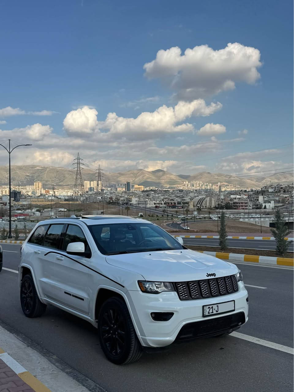 Jeep Laredo 2018 Black Top 4X4
جێب لاریدۆ ٢٠١٨ – مواسەفات بلاک تۆپ دەبڵ ئەکسل

ماشاءاللە، نموونەی جوانی و هەیکەل قەپات، مواسەفات هەیکەل و ناوی بیلادی ماوەتەوە، پێش و پشت کەپس

ماوەی ڕۆشتن: ١٤٥،٠٠٠ کیلۆمەتر

بۆیاخ:
دوو پارچەی دزراوە بێ دەعم، یەک پەڵە سارد، پێش و پشت کەپس

مواسەفات Black Top:
 • سڵایت
 • بەسمە
 • شەغال
 • چوار دەرگا بەسمە
 • دەبڵ ئەکسل
 • کوشن جلد
 • کوشن هیتەر
 • کوشنەکانی دواوەش هیتەر
 • کوشن سارد
 • کوشن کارەبای
 • سنوق شەفت (کارەبای)
 • پەردەی سنوق بیلاد
 • لایت ناو ڕەش عەدەسە زینۆن بلاجیکتۆر
 • لایتی دواوە کامل لید
 • ویل کرۆم ڕەشی بیلاد
 • ڕاداری ٣٦٠ پلە (پێشەوە، دواوە، ئاوێنەکان، ڕاداری خەتی جادە، تەحدید سورعە)
 • کامێرا ٣٦٠ پلە
 • شاشە گەورە
 • کامێرا، حاسە
 • سێ گێڕ (عادی، ئۆتۆماتیک، گێڕ لە سووکان)
 • چوار مۆدی لێخوڕین (ECO, SPORT, NORMAL, MANUALL)
 • نێزامی هێزی سەیارەکە لە شاشەوە
 • تەبرید مەرکەزی
 • نێزامی سبلێت
 • کارپلەی Android, iOS
 • زۆر مواسەفاتی تر…

کامل سێرڤس کراوە
 • ڕۆنی مەکینە تازەیە
 • هایدرۆلیک تازەیە
 • چوار تایەی تازەی تایلەندی لەژێرە

ڕەقەم و سەنەوی تازەیە: تا ٢٠٢٩
تەحویل و غرامە: بە شەرت

ناونیشان: سلێمانی

پەیوەندی:
***********
***********

————————————
Jeep Laredo 2018 Black Top 4X4
جيب لاريدو ٢٠١٨ – مواصفات بلاك توب دبل أكسل

ما شاء الله، نموذج رائع و بحالة ممتازة، المواصفات كاملة، الهيكل بحالة جيدة، أمامي وخلفي كابس

مسافة السير: ١٤٥،٠٠٠ كيلومتر

الحالة:
قطعتين مسروقة بدون عطل، مكيف واحد بارد، أمامي وخلفي كابس

مواصفات Black Top:
 • سلايت
 • بسمه
 • شغال
 • أربعة أبواب بسمه
 • دبل أكسل
 • كوشن جلد
 • كوشن هيتير
 • كوشنات الخلف أيضاً هيتير
 • كوشن بارد
 • كوشن كهرباء
 • سنوق شفت (كهرباء)
 • ستارة سنوق بلد
 • فوانيس داخلية سوداء أديسه زينون بلاجيكتور
 • فوانيس خلفية كاملة ليد
 • جنوط كروم سود بلد
 • رادار ٣٦٠ درجة (أمامي، خلفي، المرايا، رادار خط الطريق، تحديد السرعة)
 • كاميرا ٣٦٠ درجة
 • شاشة كبيرة
 • كاميرا، حساس
 • ثلاث سرعات (عادي، أوتوماتيك، سرعة في القير)
 • أربعة أوضاع للقيادة (ECO, SPORT, NORMAL, MANUAL)
 • نظام قوة السيارة من الشاشة
 • تكييف مركزي
 • نظام سبلت
 • كاربلاي Android, iOS
 • مواصفات أخرى كثيرة…

تم عمل صيانة كاملة
 • ضوء المحرك جدید
 • هيدروليك جدید
 • أربع إطارات جديدة تايلندي تحت

الرخصة وسنة الصنع: حتى ٢٠٢٩
التسليم والغرامة: حسب الشرط

العنوان: السليمانية

للتواصل:
***********
*********** السليمانية, العراق
