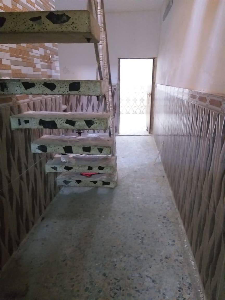 السلام عليكم بيت للايجار منطقه سبع البول ب 3000 مقابيل ملعب الخماسي خلف التبليط البيت طابق ونص السعر 250 علما لاستلام يوم خمسه*********** %%
