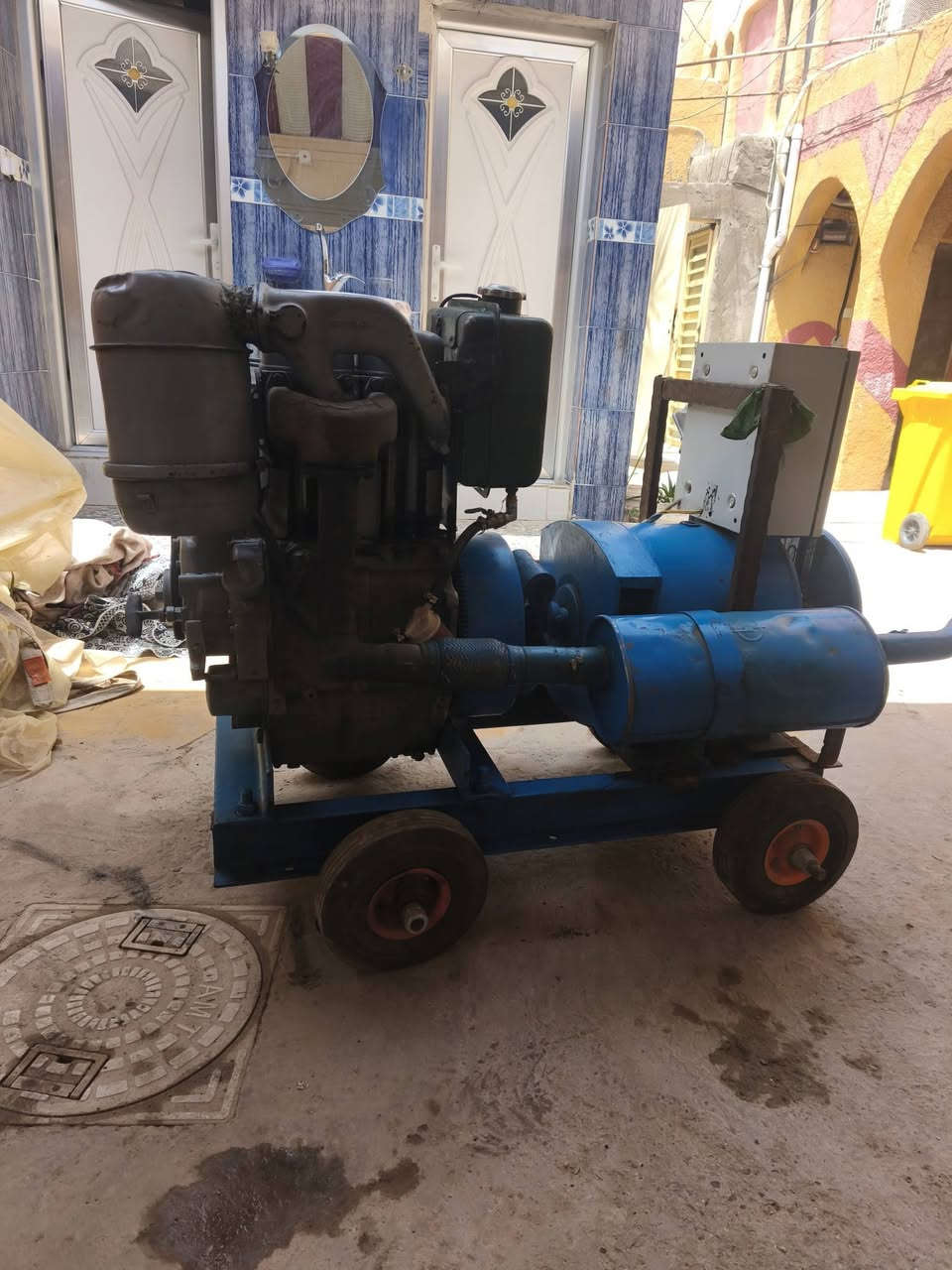 سلام عليكم 
مولدة دويز بستمين 12KV 
نظيفة للبيع سعر 2,500,000
العنوان/ نجف حرية 
***********
