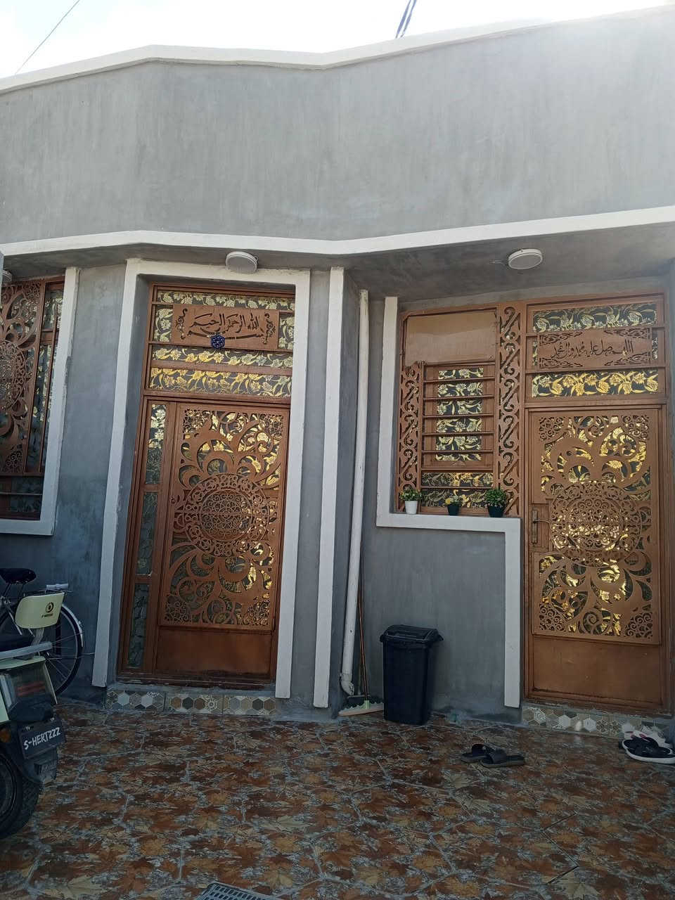 دار للبيع حي ١٨ المساحه ١٢٥ واجهه سته وربع ونزال ٢٠ السعر ٩٠ وبي مجال ***********
5821459 0750
