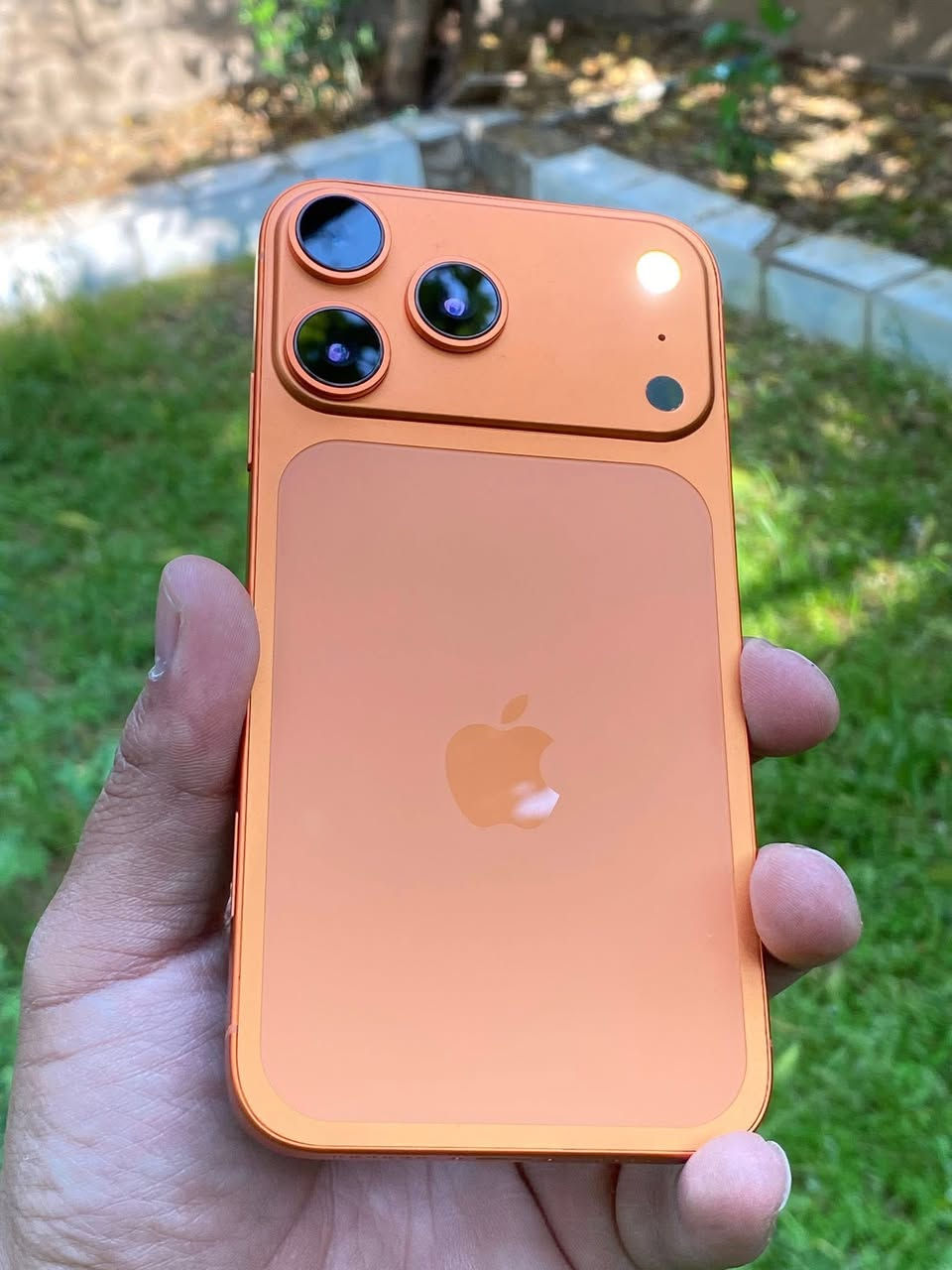 السلام عليكم عندي ايفون xr محور لل17 برو ماكس جهاز نضيف كلش مبدل بي فقط شاشه اصليه وبطاريه ذاكره 64 سعره خاص ***********
