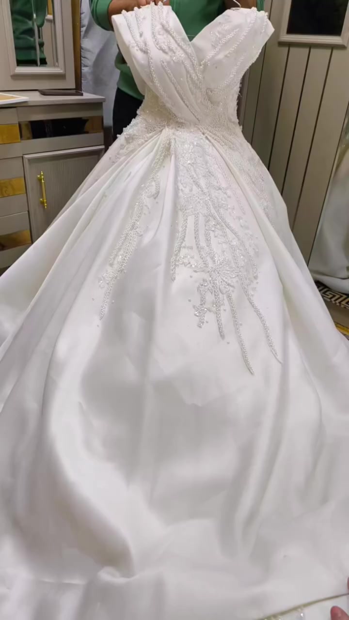 سلام عليكم بنات حبيباتي عندي بدله مال عرس تجنن والله بياضها ناصع  سان ثگيل وجديدة اريد أبيعها ب ١٠٠ وبيها مجال مكاني بغداد الدورة والي قريبين من الدورة احنه نوصله  بلاش بس الي بعيدة هي تأخذها


**إذا كنت صاحب هذا الإعلان وتريد حذفه لأي سبب، رجاءا أرسل رسالة إلى الدعم الفني**