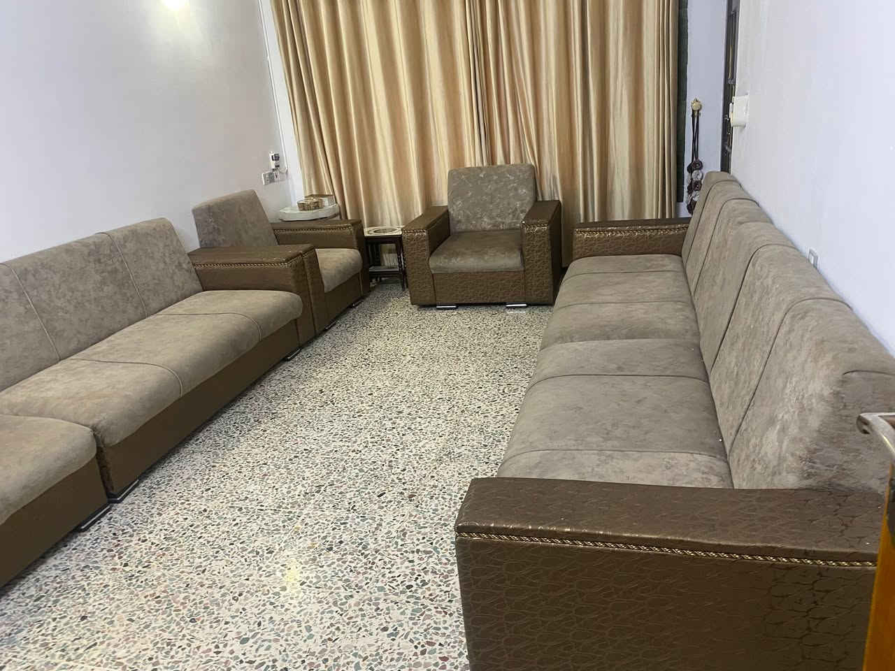 ديوان  خشب عراقي ثقيل اخو جديد مستخدم شهر  /١٠ امتار
ب مليونين قفلها ٩٠٠ الف


**إذا كنت صاحب هذا الإعلان وتريد حذفه لأي سبب، رجاءا أرسل رسالة إلى الدعم الفني**