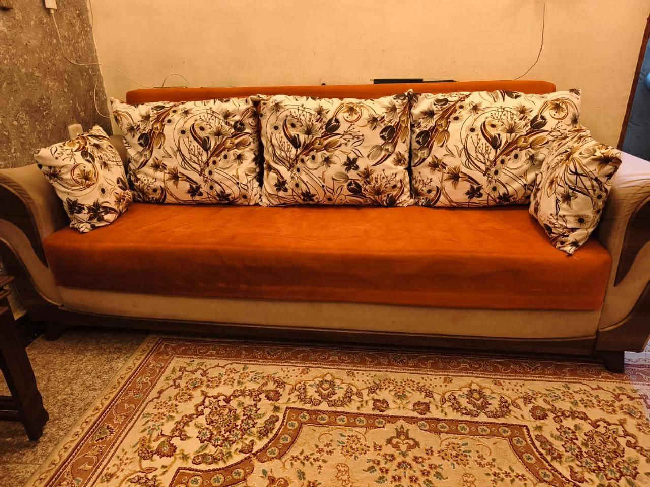 تخم عشر مقاعد يتكون من
٢قنفة ثلاث مقاعد
١قنفة مقعدين
٢ مقاعد مفردة
مع وجود خزن داخلي ويمكن تكبيرها الى سرير
السعر ٤٠٠   الف وبيها مجال
الاتصال على الرقم ***********
