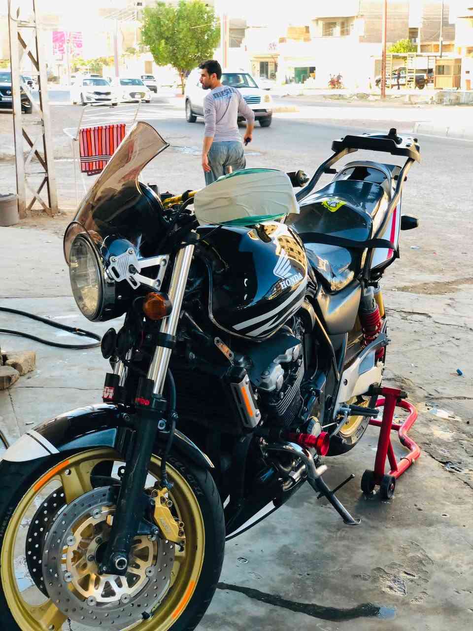 سلام عليكم
CB400
سكيورتي جيل ثالث  كفاله عامه بعدهه لوك ربع متصرف عليهه صور تحجي 
مكان الانبار رمادي جيب وياك فيتر وتعال افحص 
سعر 23 وبيها مجال بسيط بدون اوراق 
***********
