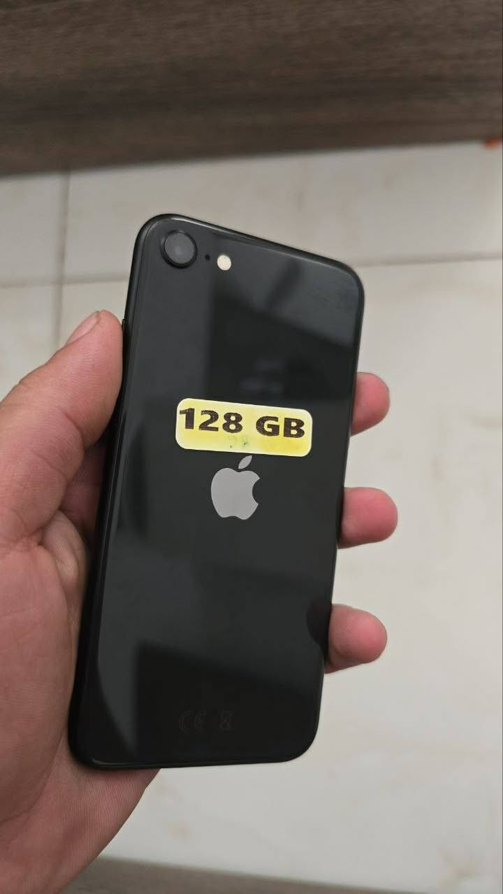 ايفون SE 2 ذاكرة 128 جهاز كلش نضيف ما مفتوح بلادي كلشي ممبدل بي بطارية 98 تحديث IOS 26 سعره 160 الف مكاني بعقوبة ***********
