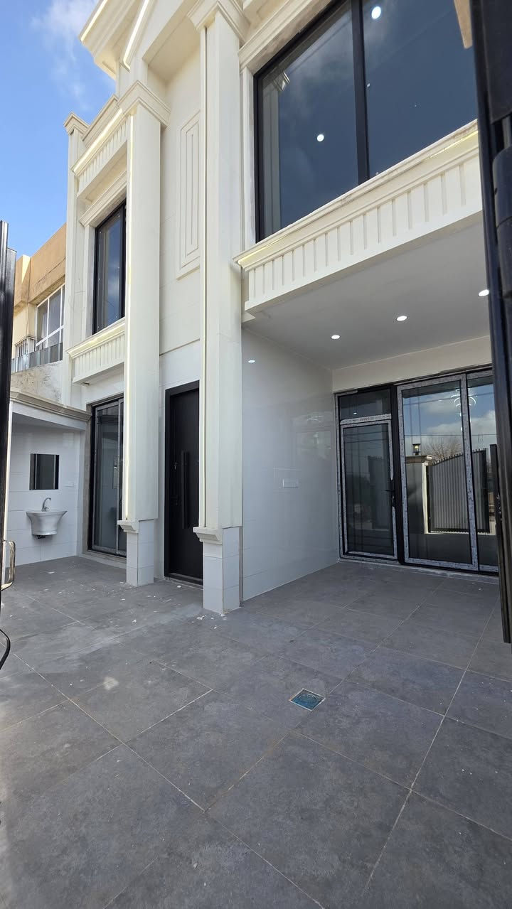 #خانوو_بۆفرۆشتن | #بیت_للبیع

🏠 خانوو بۆفرۆشتن لە 5 حەسارۆك سفرVIP
🔹150 مەتر + پێش حدیقەی رسمی🍀
🔹 2 طابق + بەیتوونە
🔹 5 ژووری نووستن (1 سویت)+دیوەخان
🔹 مطبخ + مطبخ عمل
🔹  2 ھۆڵ 
🔹 3حەمام + 3 مرافق
🔹 دکتی موبەریدە                                                                #ڕووی ڕۆژئاوا
📞 ***********           
🔹 بۆزانینی نرخ ژمارە 1 بنووسە یان پەیوەندی بکە
▫️▫️▫️▫️▫️▫️▫️▫️▫️▫️▫️▫️▫️▫️▫️▫️

🏠 بیت للبیع حی ٥ حساروك سفر VIP
🔹 150 متر  زیرو  گدام حدیقە رسمی 🍀
🔹 طابقین + بیتوونە
🔹 5 غرفەنوم (1 سویت).+استقبال
🔹 2 صالة
🔹 مطبخ + مطبخ عمل
🔹 3حمام + 3 مرافق
🔹 دکت مبردة                                                                          #اتجاە غروب
📞 ***********
📞 ***********
🔹 لمعرفە سعر اکتب رقم ۱ او اتصل
▫️▫️▫️▫️▫️▫️▫️▫️▫️▫️▫️▫️▫️▫️▫️▫️
✰ ئەگەر موڵکەکانتان دەفرۆشن وێنە و زانیاری بنێرن کڕیارتان بۆ دەدۆزینەوە.
