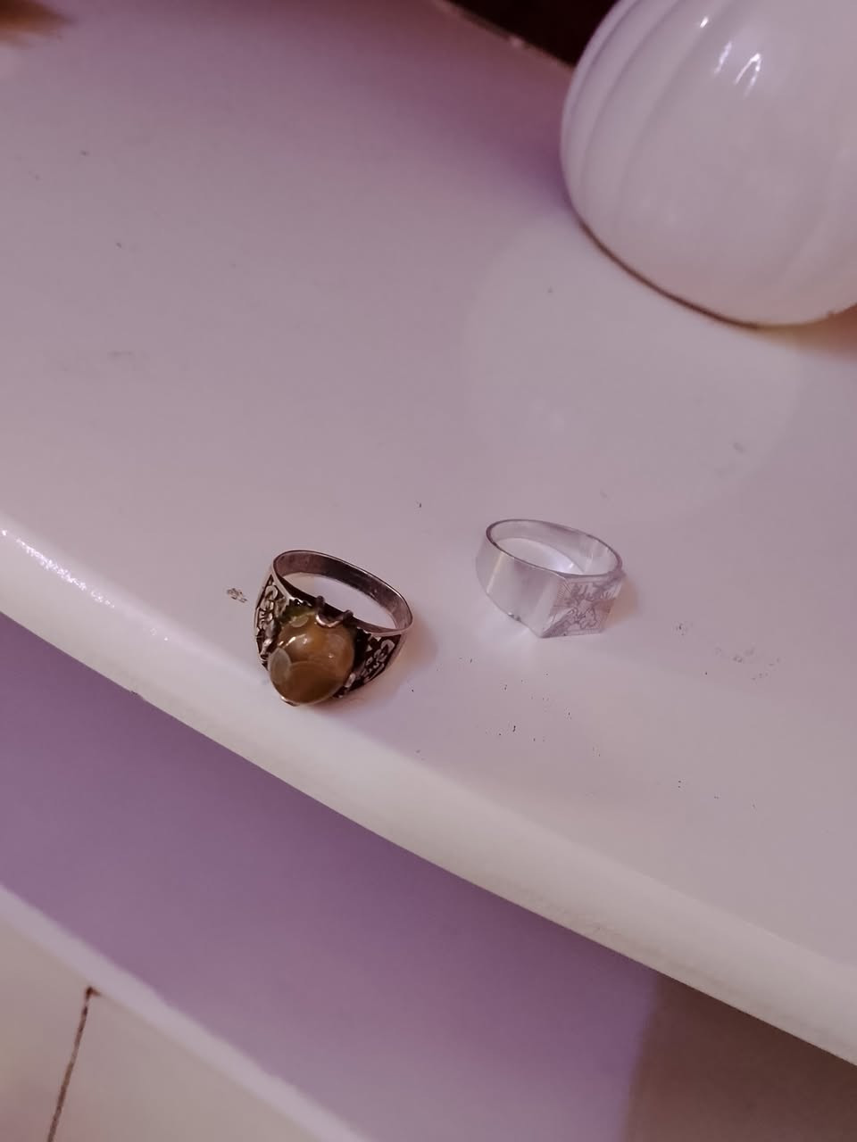 محابس للبيع ثنينهن فضه سعر ثنينهن 35بغداد حي نصر ***********
