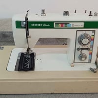 مكينة خياطة • مزبوطة • رانية