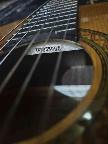 للبيع غيتار كلاسيكي نوعه ياماها c40
الغيتار شبه جديد مشتريه من شهرين 
نضيف مابيه شي موجود هوة وكارتونته والاوتار مامبدلهن. 
الي يريد يشتريه يراسلني عالواتساب لو تلكرام
الرقم: ***********
السعر:125 الف
