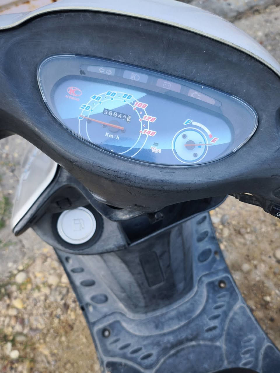 كامكو موديل 2013 صار شهر ونص من اخذتها رمبه مامفتوح برغي ب 750الف للاستفسار واتساب ***********
