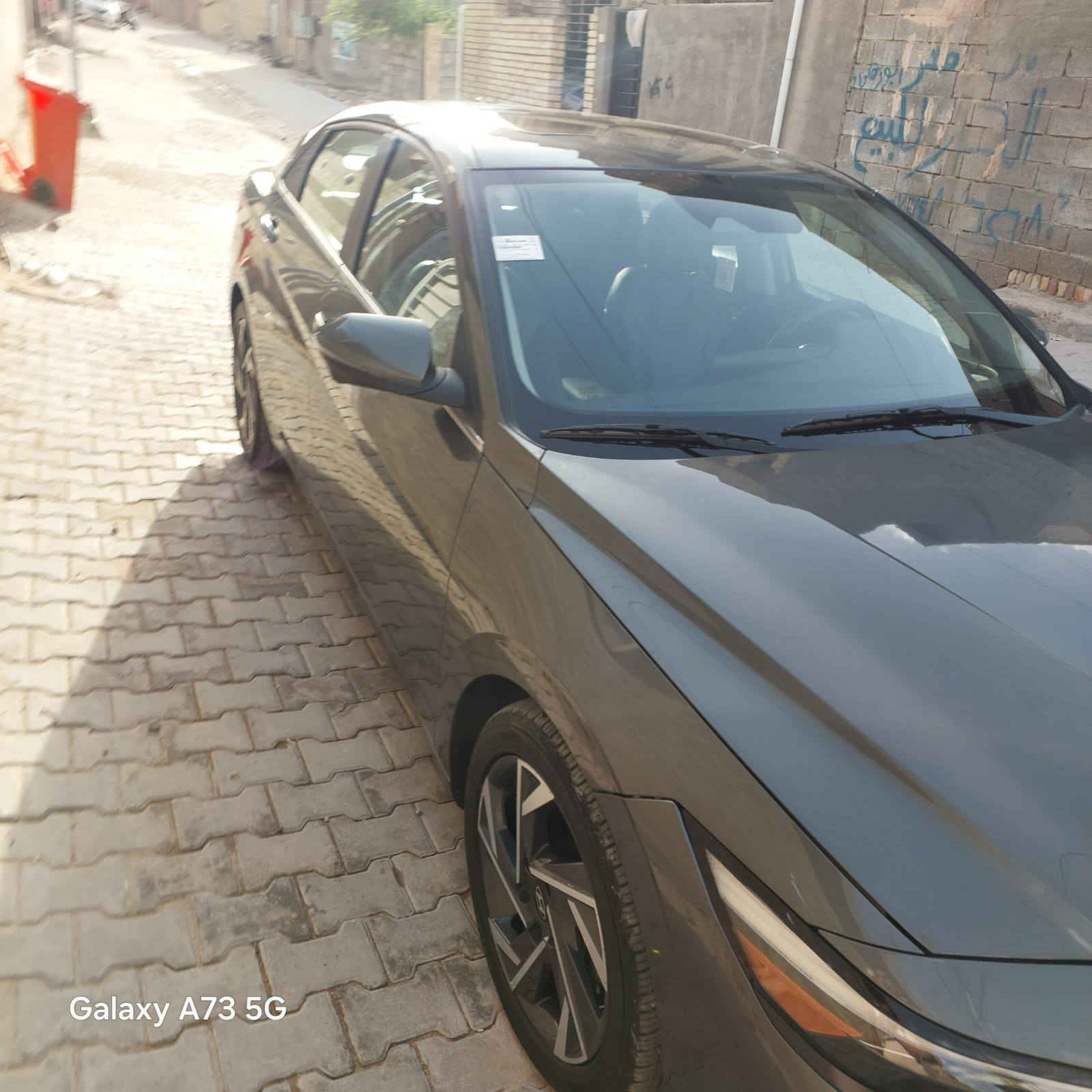 � للبيع – النترا  لمتد 2024 فول مواصفات 🚗
النوع: إلنترا  لمتد
الموديل: 2024
اللون: فيلي 
القير: أوتوماتيك
الوقود:  (بنزين )
المسافة: 10000 ميل 
المنشأ: وارد أمريكي

📌 الوصف:
ضرر بالبنيد تم تبديله،،جاملغ مصلح نفسه  السيارة بحالة ممتازة جدًا ومكيفة (باردة).

✨ المواصفات:

 • بصمة تشغيل ودخول
 • رادارات أمامي / خلفي / جانبي
 • كشنات جلد مع تدفئة وتبريد
 • خزن ميموري للمقاعد
 • شحن وايرلس
 • نظام صوت احترافي
 • تحكمات سكان وسستم متكامل
 • فتحة قمارة
 • إشارات بالمرايات
 •  جنطة ذكية
كامرات محيطية
لد دشبول 
وبعد بيها هواي مواصفات  

📍 الموقع: بغداد – الشعلة 
💰 السعر:163 (قابل للتفاوض)
📞 للتواصل ***********
