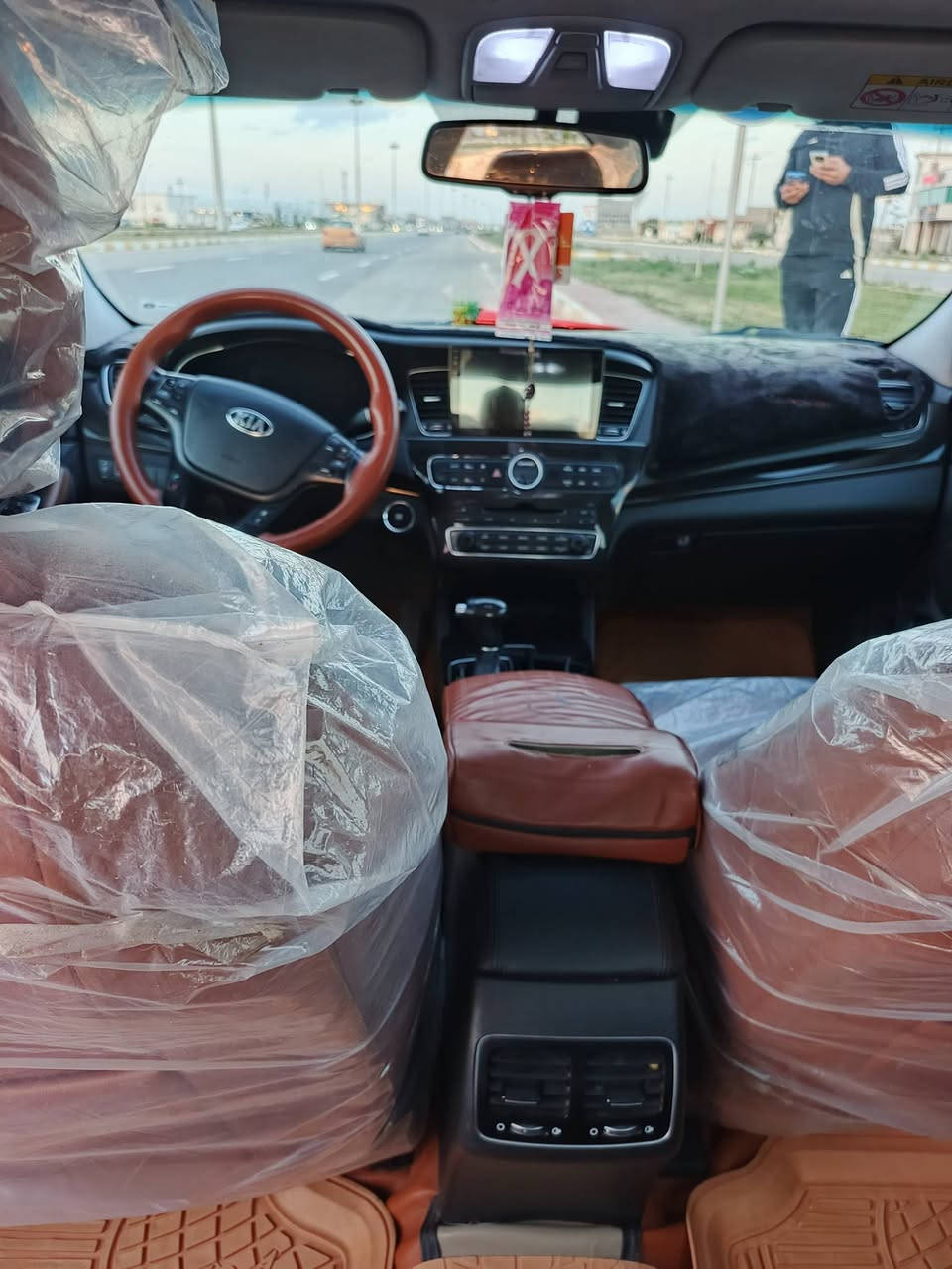السلام عليكم كادنزا موديل 2014 خليجي ملكي فول مواصفات السياره تبريد ثلج شاشة كامرا السياره حلوه ومال جناي مكفولة كفاله عامة عدا بارد أقل شبر فقط رقم أربيل شرط تحويل السياره خير من الله مكان مكان السياره الرمادي ماشيه@170 *********** &السعر 144 وبيها مجال شويه بيع فقط
