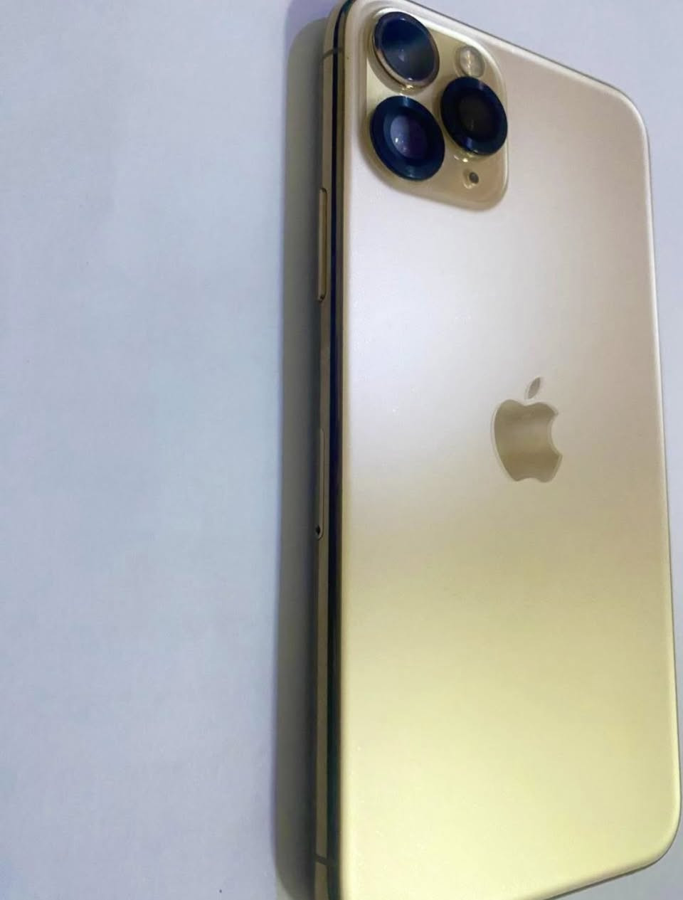 آيفون 11 برو للبيع 
ذاكره 512 
بطاريه 75 بلادي 
الجهاز ما مفتوح 
 نظيف جدا 100‎% 
السعر 325 
للاستفسار ***********
