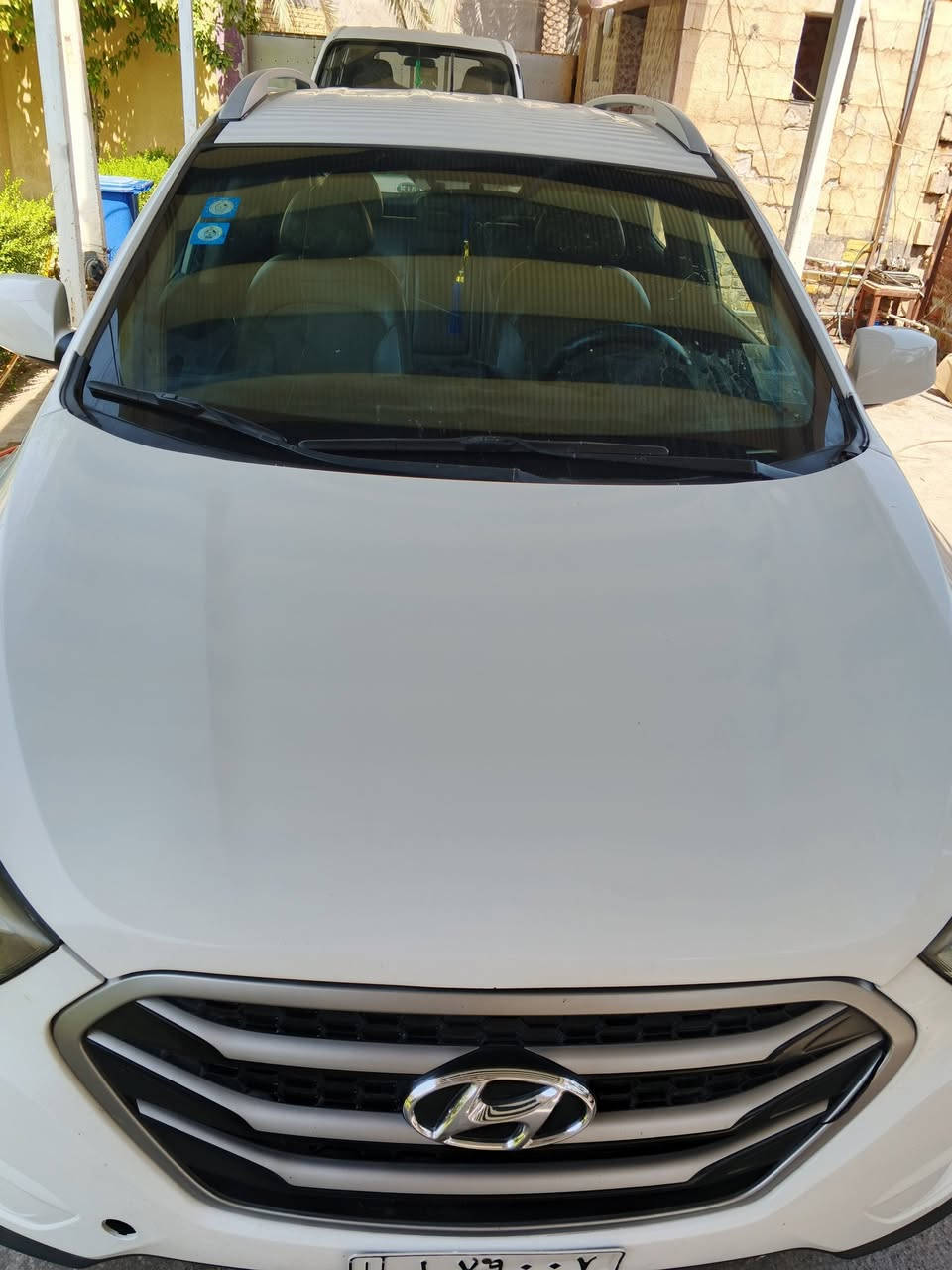 اسلام عليكم 
توسان موديل ١٥ امريكي خير من الله نضافه ضربه جاملغات وبيها سونارات اثنين  
رقم ***********
