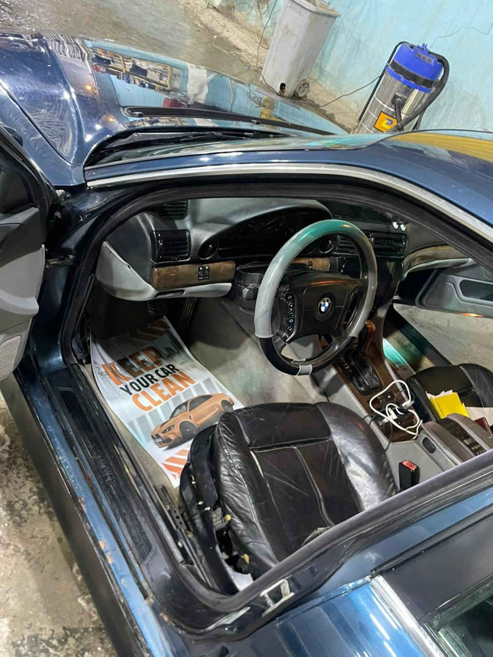 بيم دبيلو خفاش 730اصل 740 
موديل 1996
مكينه كير  وكهربائيات مكفولات 
تبريد ثلج شغال 
جنطه شفط 
جام كهربائي كله شغال 
فتحة 
شاشه اندرويد HD
كشنات كهرباىي ذاكره 
منضومه لايت زنون 

مصبوغه عام جماليه 
السعر 75وبي مجال بسيط 
شرط التحويل مكان السياره واسط العزيزيه
***********
