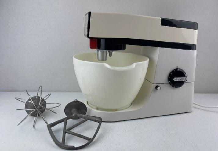 عجانه مع خلاط ماركه كينوود KENWOOD الصنع بريطانيا  ثماني سرعات صناعه  جدا جدا جدا راقيه مع وجود فتحه للتشحيم الدشالي الجهاز باله جاي من بريطانيا السعر والتفاصيل على الخاص


**إذا كنت صاحب هذا الإعلان وتريد حذفه لأي سبب، رجاءا أرسل رسالة إلى الدعم الفني**