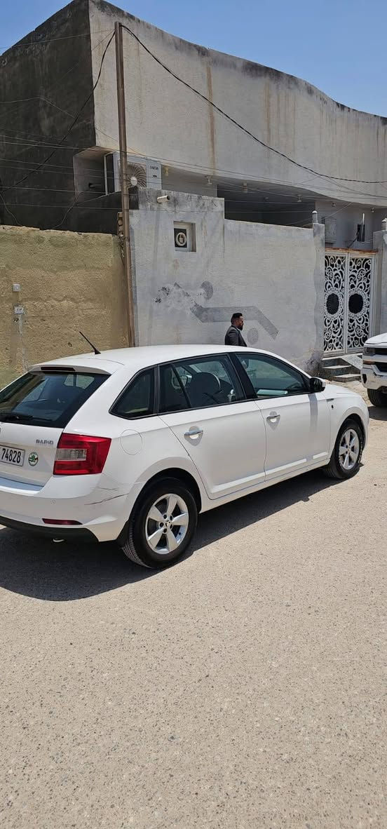 مكلف بالنشر 
سكودا رابيد ٢٠١٥ هاج باك
السيارة بيها ملاحظات بسيطة بس جاهزة عدى
 شريط ستيرن 
بدون صبغ السياره 
ماشيه ١٩٥ الف وقابل للزياده
حساس خلفي كاميرا شاشه جاهزة مجهزة
السعر ٧٧ ورقه وبيها مجال
رقم صاحب السيارة
***********
