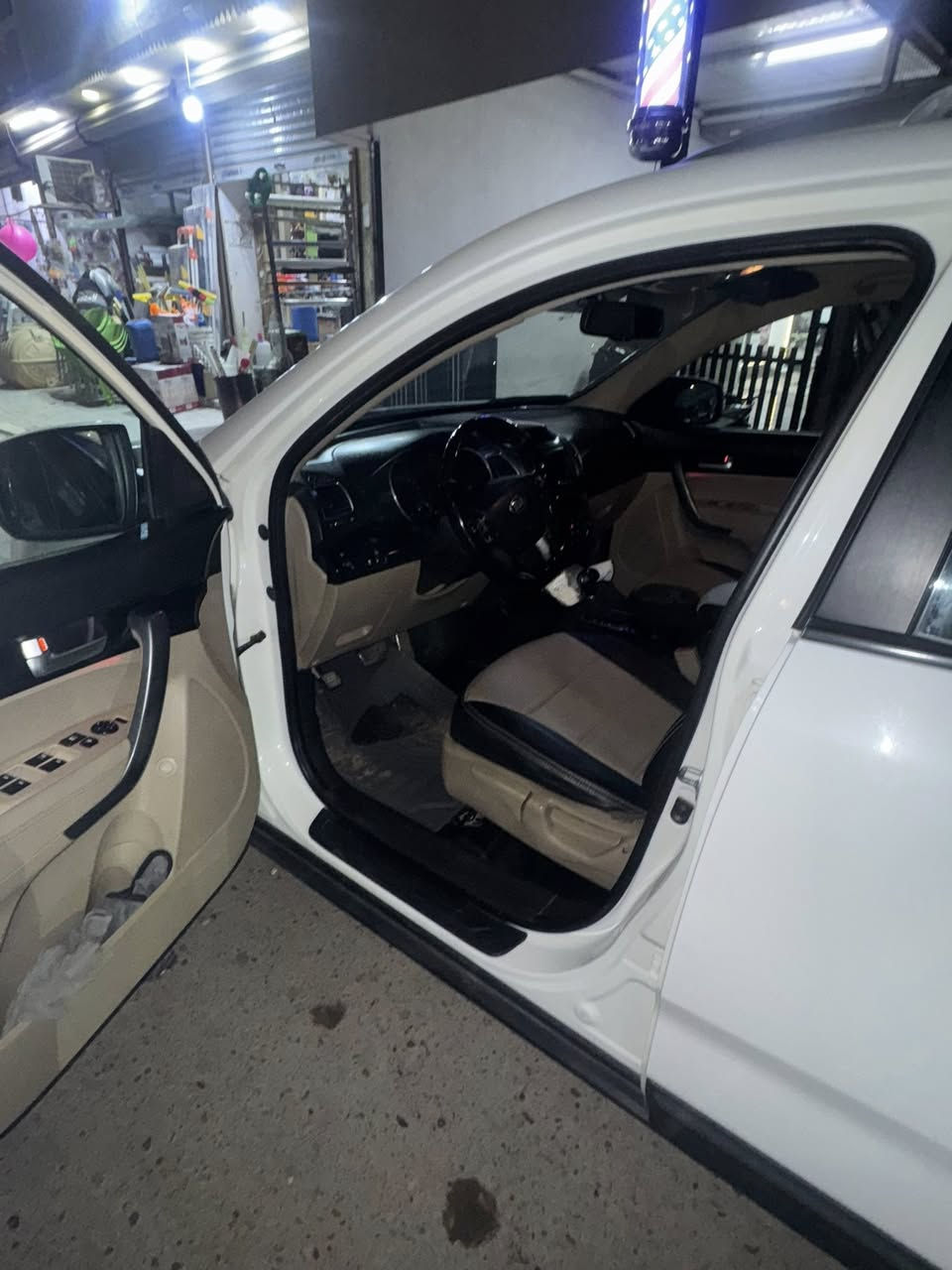 سلام عليكم عندي سورنتو مديل ١٣شكل ١٥ سيار خليجيه جاهزه مخرك٤ سعره ١٦٥ بيه مجال بسيط مكان بغداد الشعب سريدات رقم ***********
