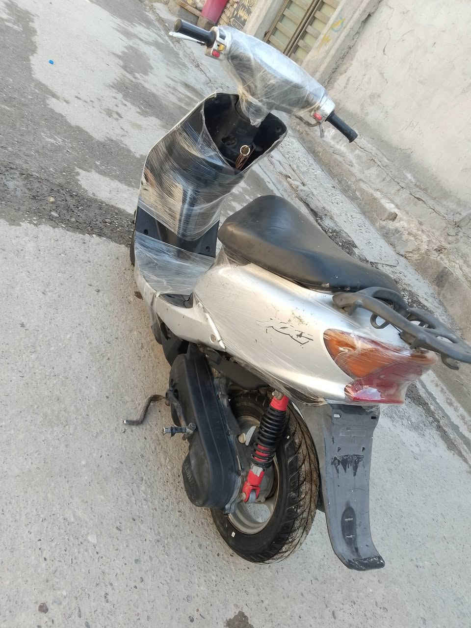 دراجه عصفوريه سرعه 60 تشتغل سلف وهندر مكينه ناعمه شلعه ومعدل كهربائياتهه كلهه شغاله  قفل ستيرن قفل جنطه كله شغاله سعر 200مكاني بغداد مدينه الصدر شراي يتصل ***********بيه واتساب
