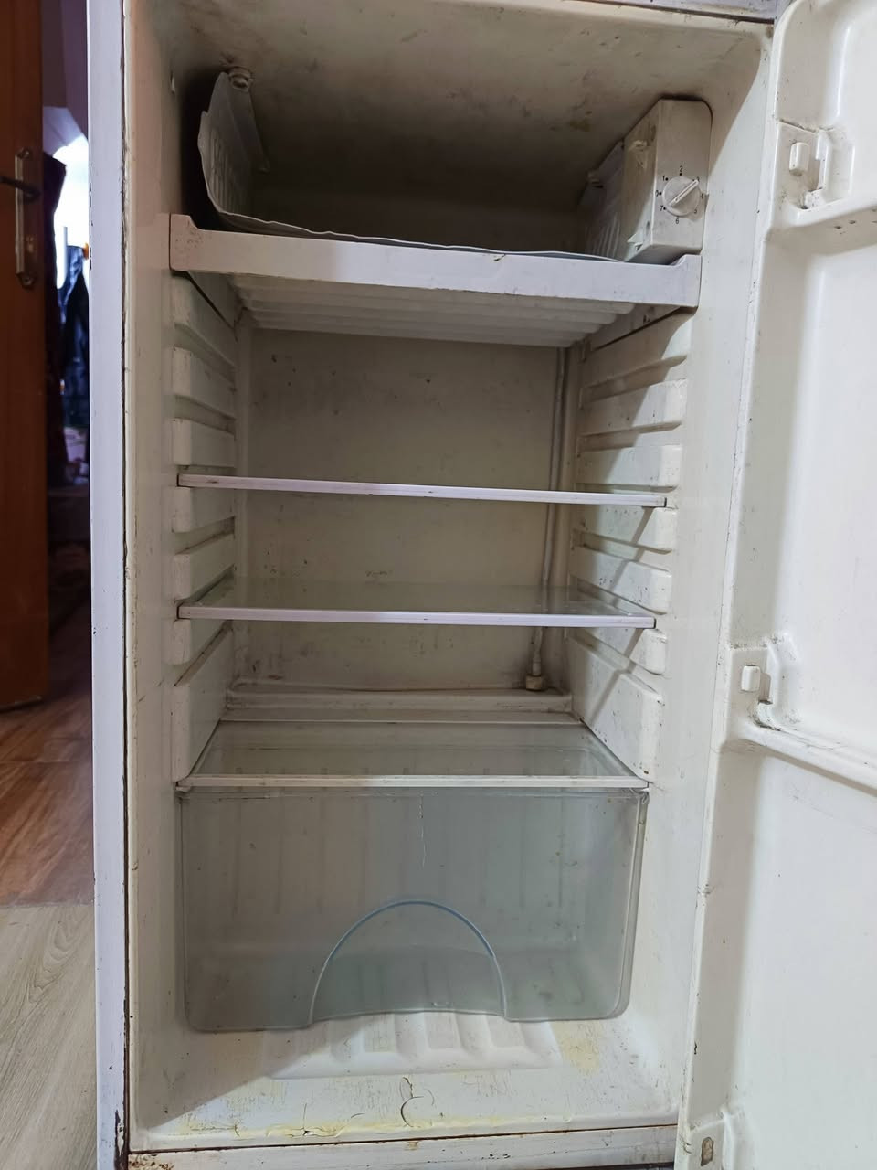 ثلاجة صغيرة للبيع
السعر : 50 قفل 
الرقم : *********** واتساب 
العنوان : بغداد جكوك
