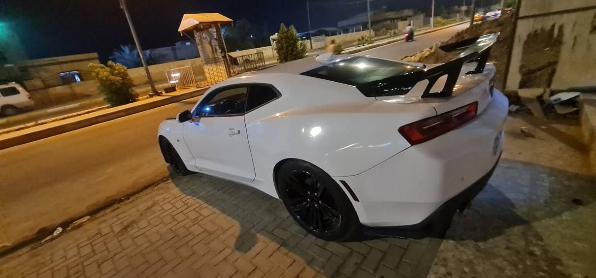 السلام عليكم
كمارو 2016 رقم بغداد بسمي 
السياره فول مواصفات 
داخل 24 لون 
تدفئة تبريد كشنات 
هيتر ستيرن 
عينة دجتال 3 وضعيات 
3 وضعيات قياده 
شاحن لاسلكي 
دوسات ضوئية
داتا شو 
خزن وضعيات كشن السائق 
شاشة جبيره 
 سلايت فتحه
وبقية المواصفات المعروفه بصمه 
وكشنات كهرباء وحساسات 
وكامره الى الخ....
سياره مابيها كل نقص محرك وكير ع وضع الشركة السياره ماشيه 103 الف كيلو يعني 62 ميل 
حادث السياره جاملخ امامي فقط وبالعراق صار بيها جاملغات خلفيه ( اني ابيع عام ) صور الحادث موجوده بالمنشور
 
سعر 115 قفل قفل ماكو هيج مواصفات بهيج سعر 
مكاني سماوه ***********
